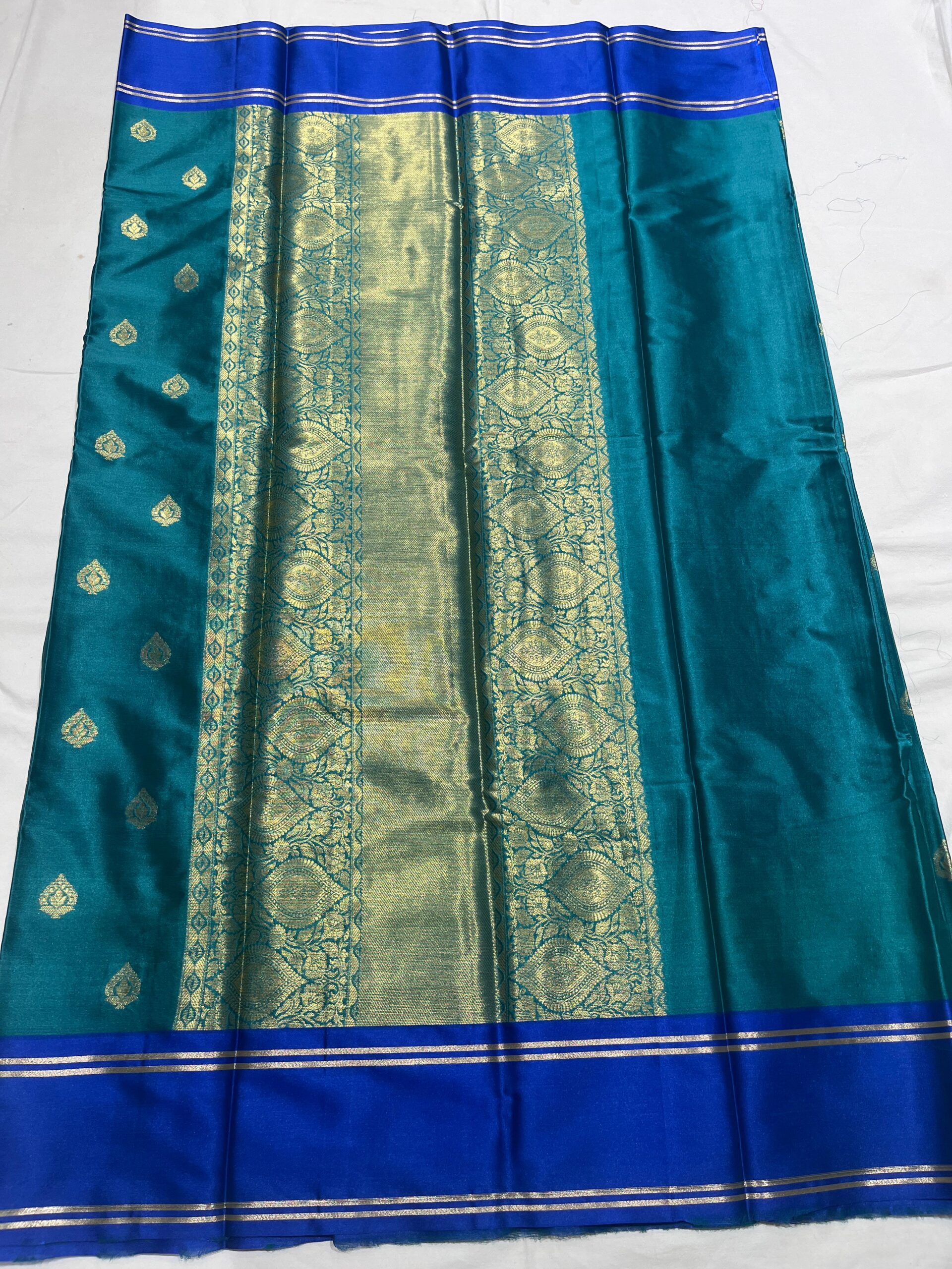 Banarasi Velvet Silk Saree – Rama Green with Royal Blue Border