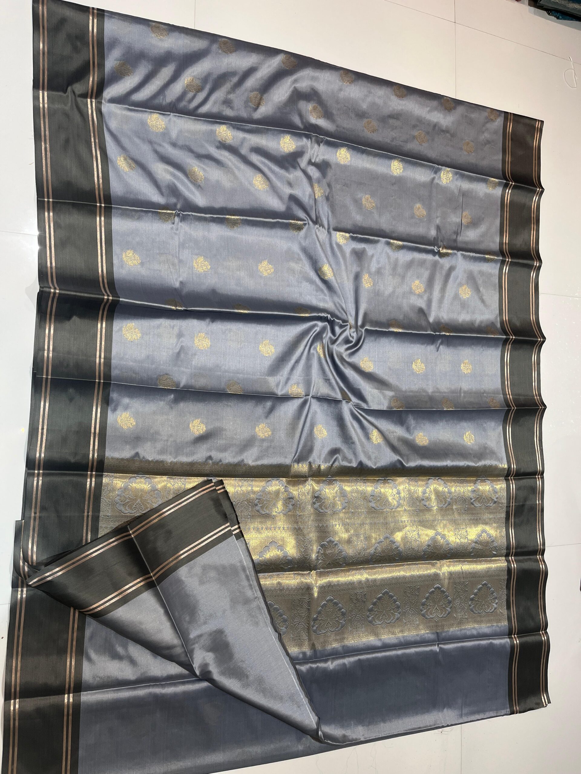 WhatsApp Image 2025-11-11 at 14.09.23 Banarasi Velvet Silk Saree — Pink | Bentex Border & Rich Zari Pallu