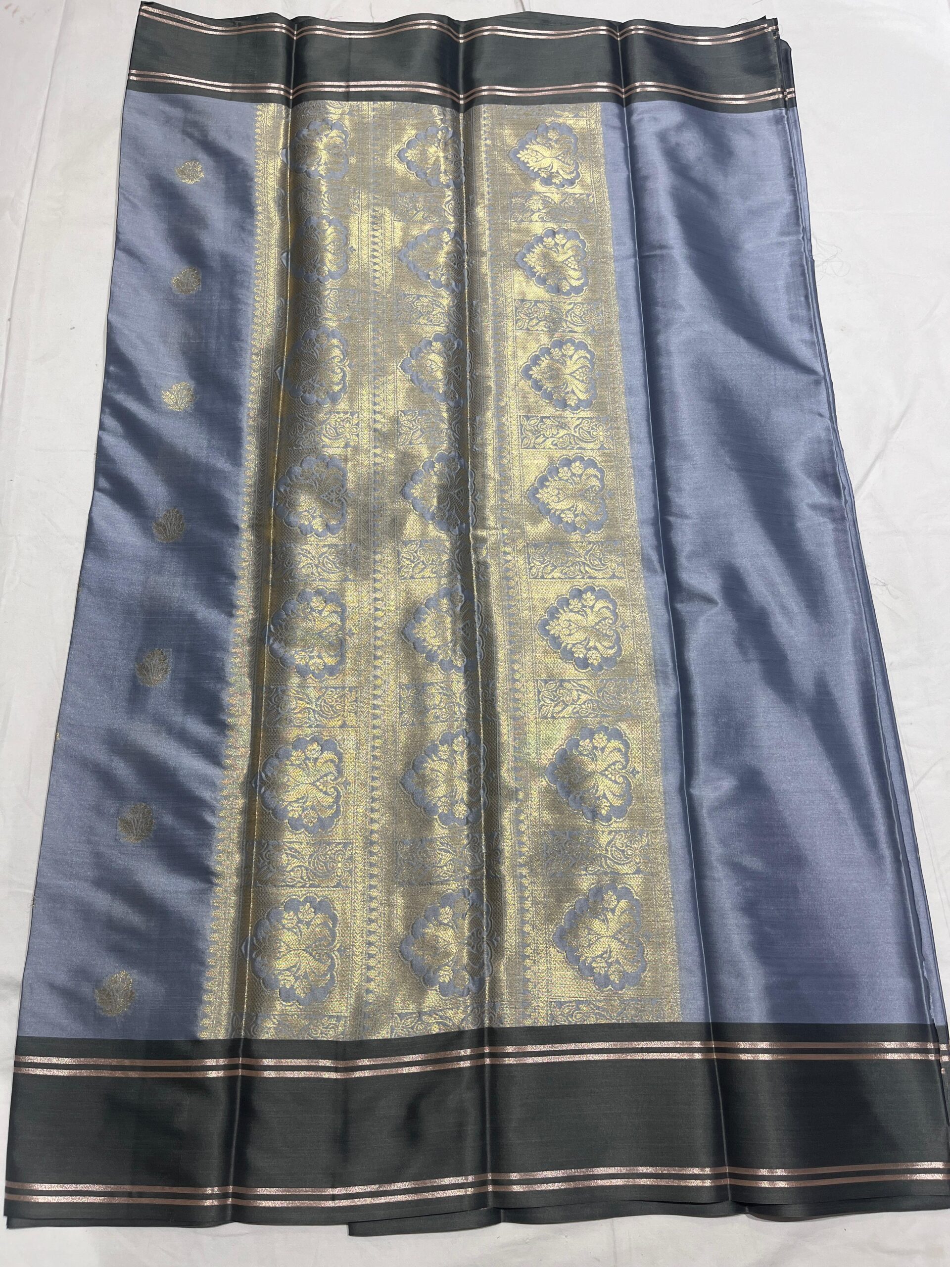 WhatsApp Image 2025-11-11 at 14.09.54 Banarasi Velvet Silk Saree — Pink | Bentex Border & Rich Zari Pallu