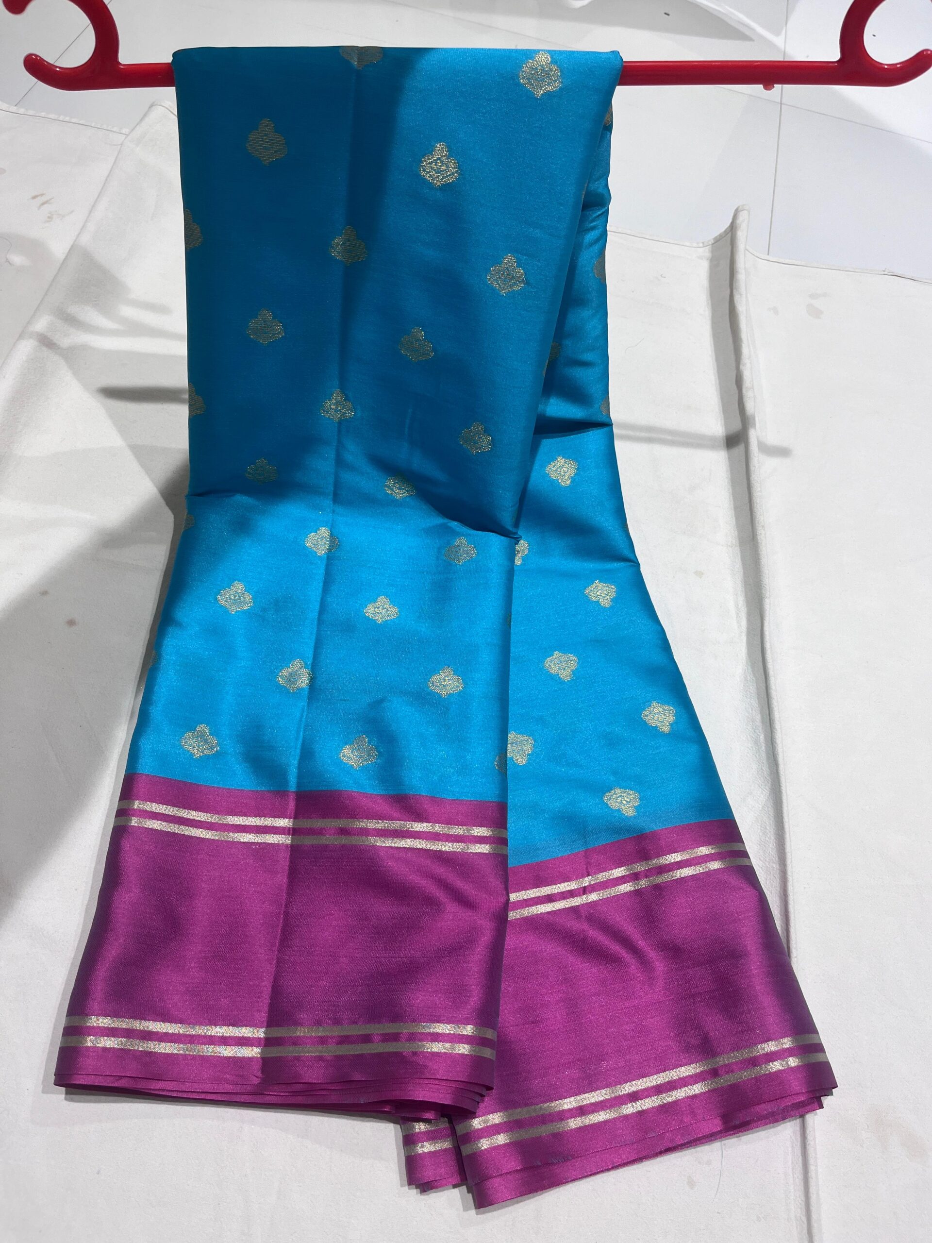 WhatsApp Image 2025-11-11 at 14.26.01 (2) Banarasi Velvet Silk Saree — Rama Green with Royal Blue Border | Fancy Border & Rich Zari Pallu