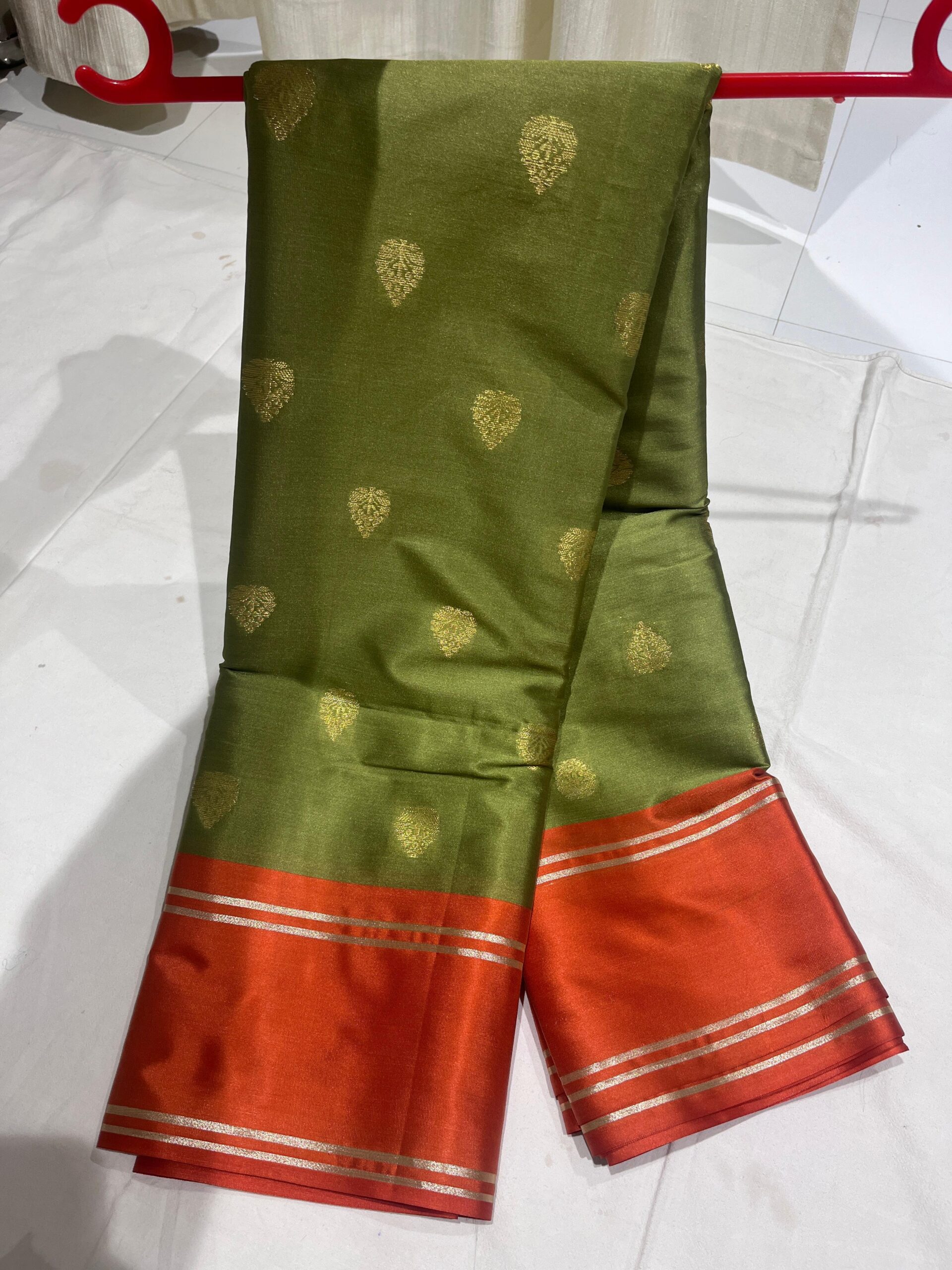 WhatsApp Image 2025-11-11 at 17.06.29 (1) Banarasi Velvet Silk Saree — Mehndi with Garnet Border | Bentex Border & Rich Zari Pallu