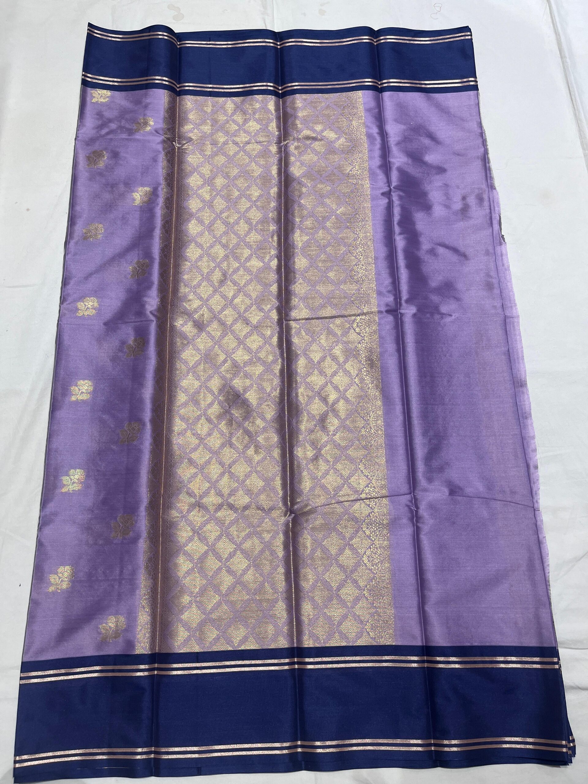 WhatsApp Image 2025-11-11 at 18.08.40 Banarasi Velvet Silk Saree — Light Purple | Bentex Border & Rich Zari Pallu