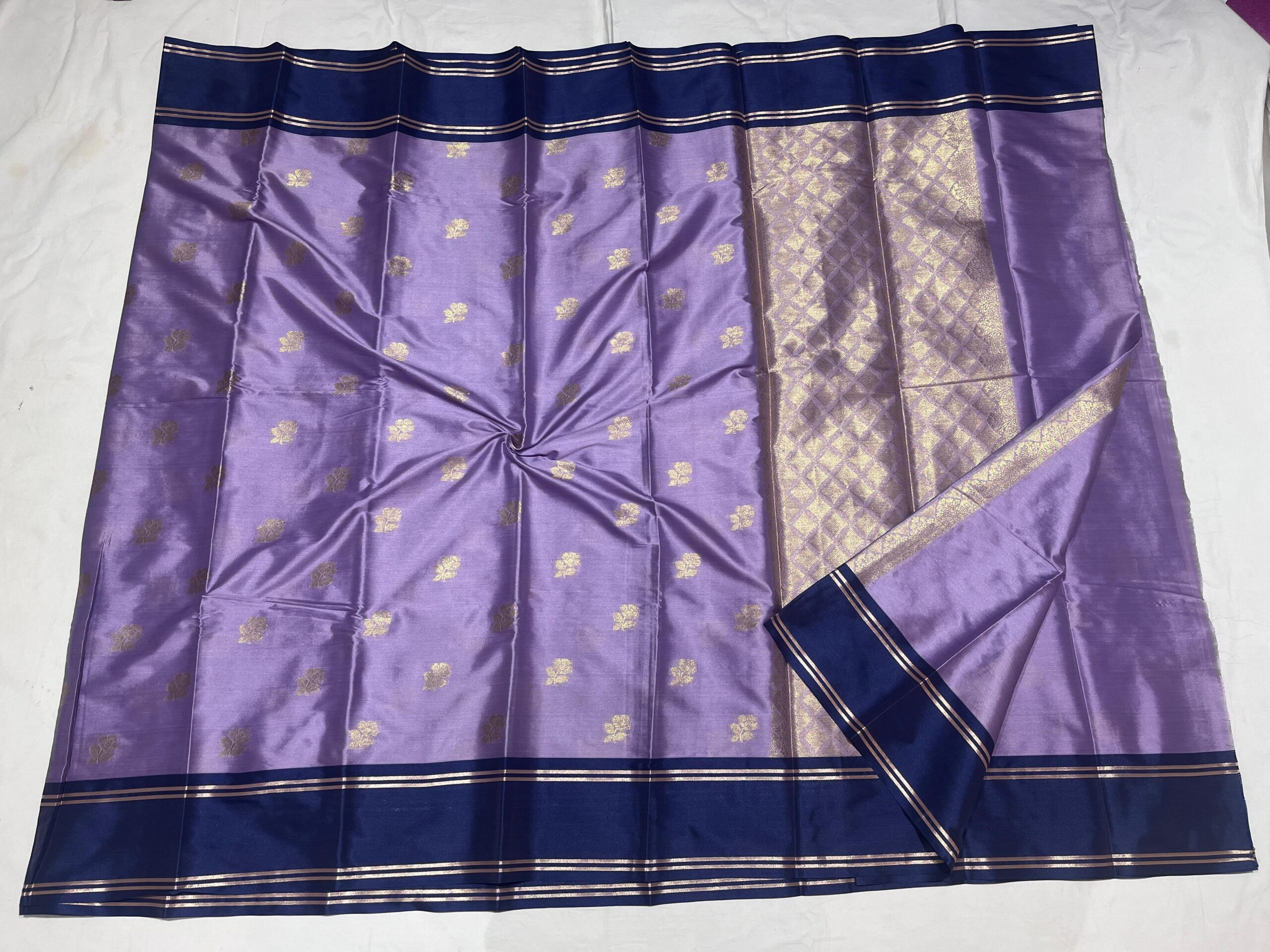 WhatsApp Image 2025-11-11 at 18.08.54 Banarasi Velvet Silk Saree — Light Purple | Bentex Border & Rich Zari Pallu