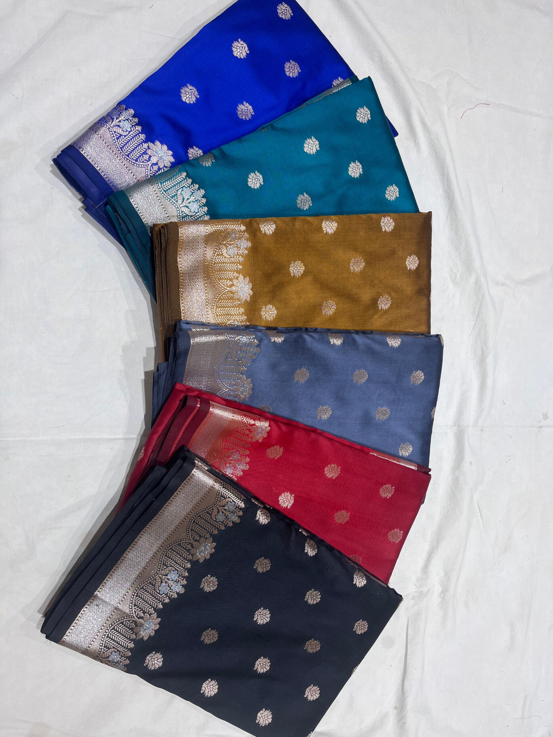 WhatsApp Image 2025-11-12 at 14.45.22 (1) Soft Silk Sarees — Set of 6 | Alfi Border, Fancy Pallu, Brocket Blouse